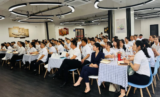 “食”刻守護(hù)，安全相伴！華逸府食品安全及營(yíng)養(yǎng)健康知識(shí)專(zhuān)項(xiàng)培訓(xùn)